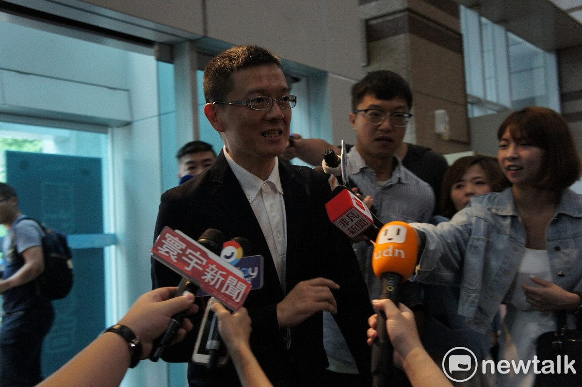 針對政府宣布擴大美豬牛進口爭議，前國民黨立委孫大千今日表示，不管行政院再如何「死鴨子嘴硬」的「硬拗」，也無法改變出賣台灣人民的既成事實。 圖：黃建豪/攝 （資料照）