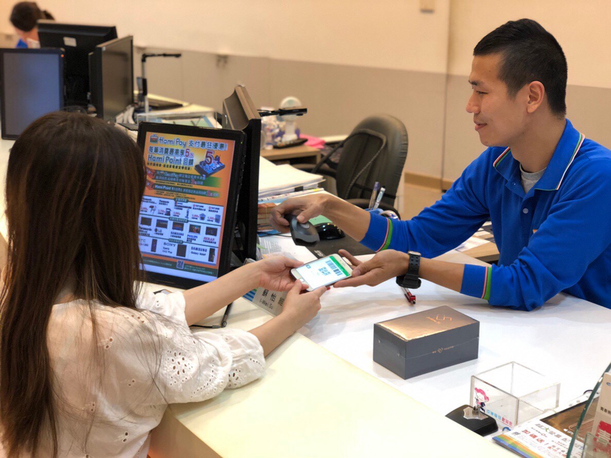 學生想申辦新門號，不妨參考中華電信的新資費方案。 圖：中華電信提供