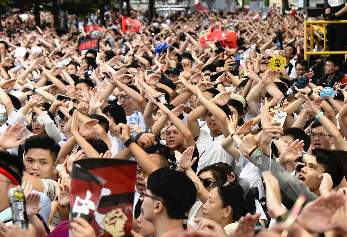 為反對送中條例，香港各界響應罷工罷課，已經有72所中學準備參與罷課。 圖：美聯社