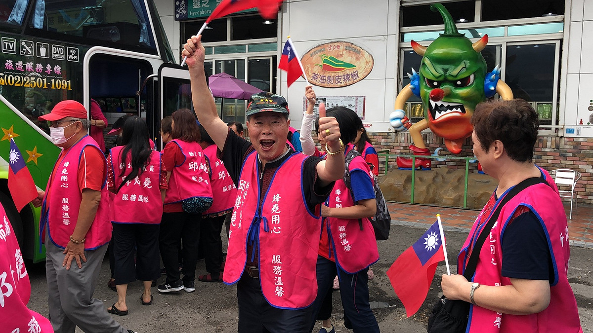 挺韓中和後援會8日的花蓮勝選專車，除了雙北市民，也有來自桃園及彰化的民眾報名，還有人太慢報名而沒能上車。 圖：邱烽堯服務處/提供