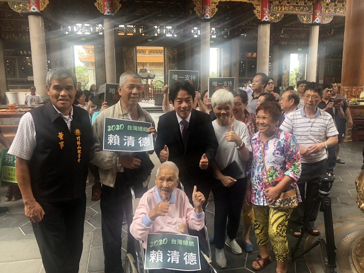 賴清德今（12）天上午至林口竹林寺和新莊昭德宮參拜。 圖：賴清德辦公室提供