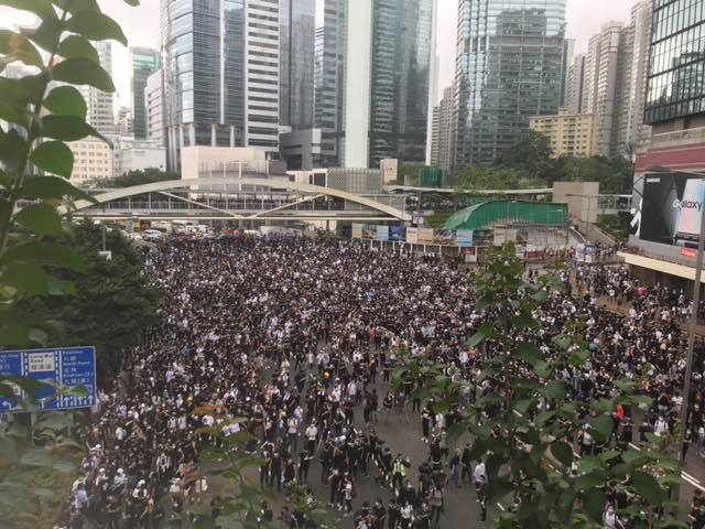 香港「反送中」運動越演越烈，規模已經超過5年前的雨傘運動。 圖：翻攝Kwok Ka Ki 郭家麒臉書