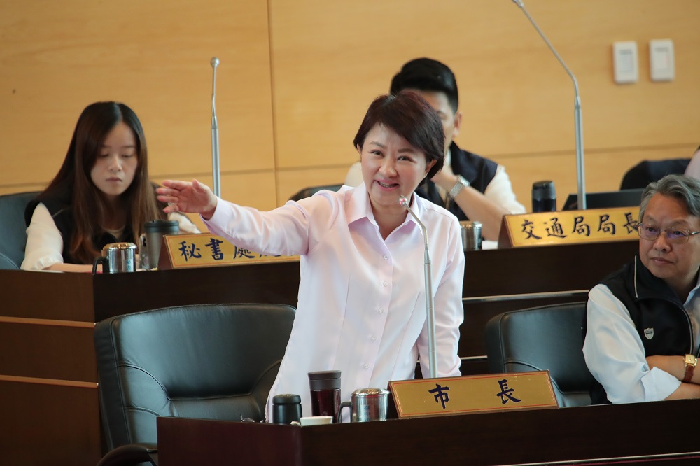 盧秀燕答詢時表示治安滿意度低，「一定是我的錯」。 圖 : 台中市政府/提供