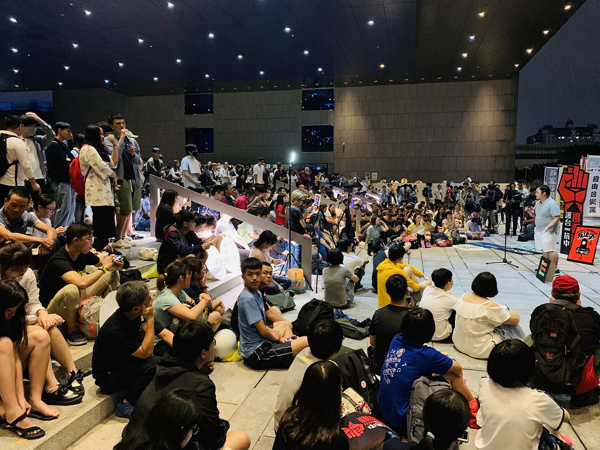 時力台中黨部在市府廣場發起聲援香港活動。 圖：時力台中黨部/提供