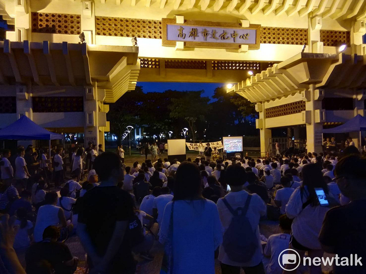 在高雄的香港學生發起的反送中晚會，現場最多時集聚三百多人。 圖：孫家銘／攝