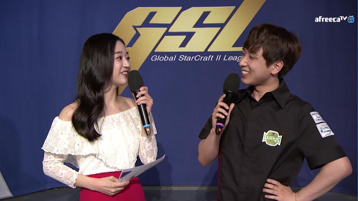 Tarp（右）對Classic打出大逆轉，拿下勝利晉級本屆GSL決賽。 圖：翻攝自Twitch