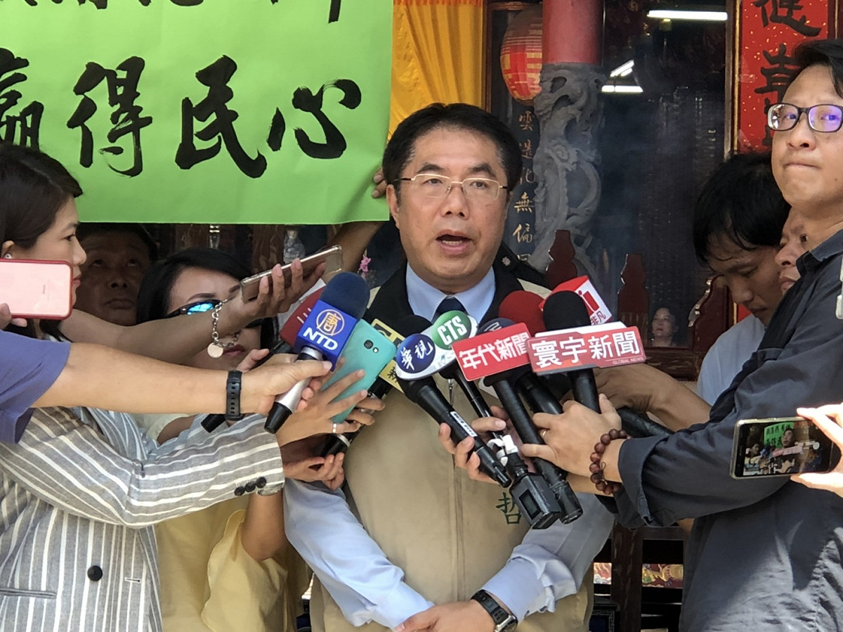 台南市確診第2、3例登革熱病例，市長黃偉哲表示：「不排除休市進行消毒，防止疫情擴散。」 圖：黃博郎/攝