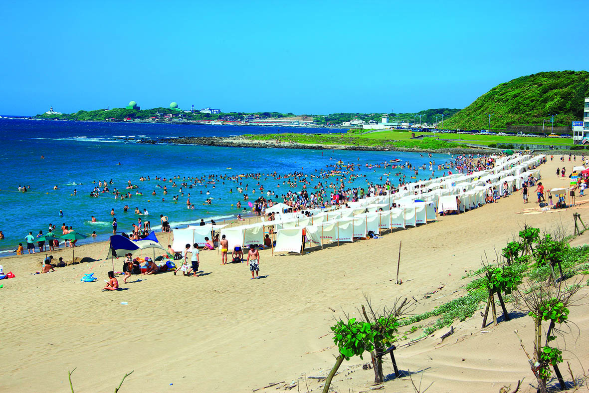 白沙灣海灣呈現半月形，綿延1公里。 圖：北海岸及觀音山國家風景區管理處／提供