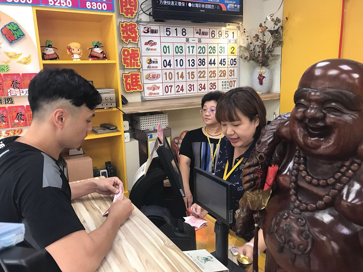 12日晚間開獎大樂透頭獎上看4億。 圖/NOWNEWS