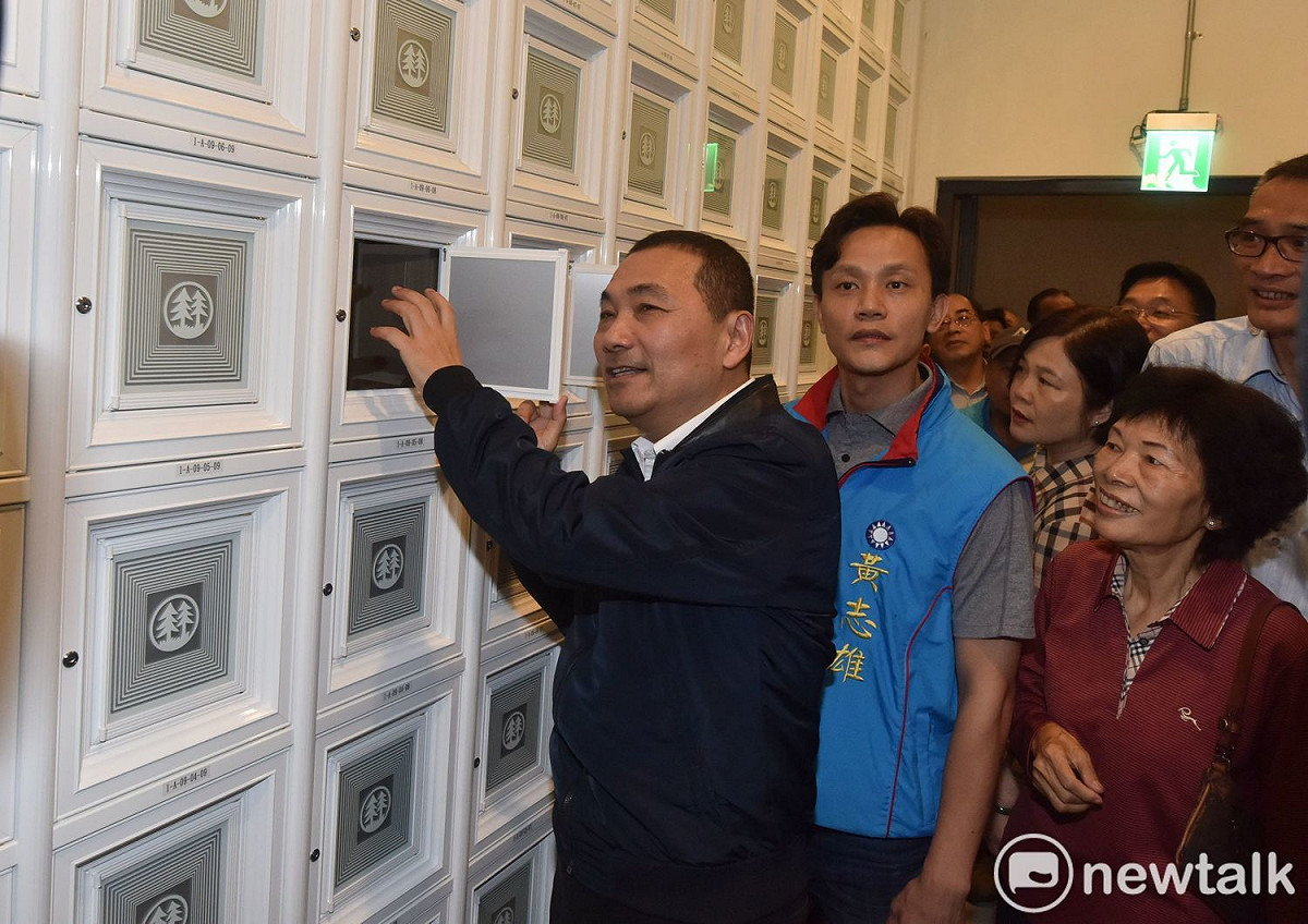 樹林生命紀念館啟用，初期將提供5049個骨灰櫃、800個牌位，塔位依使用層別收費2.5萬至4萬元，牌位每個2萬元。 圖：王峻昌/攝