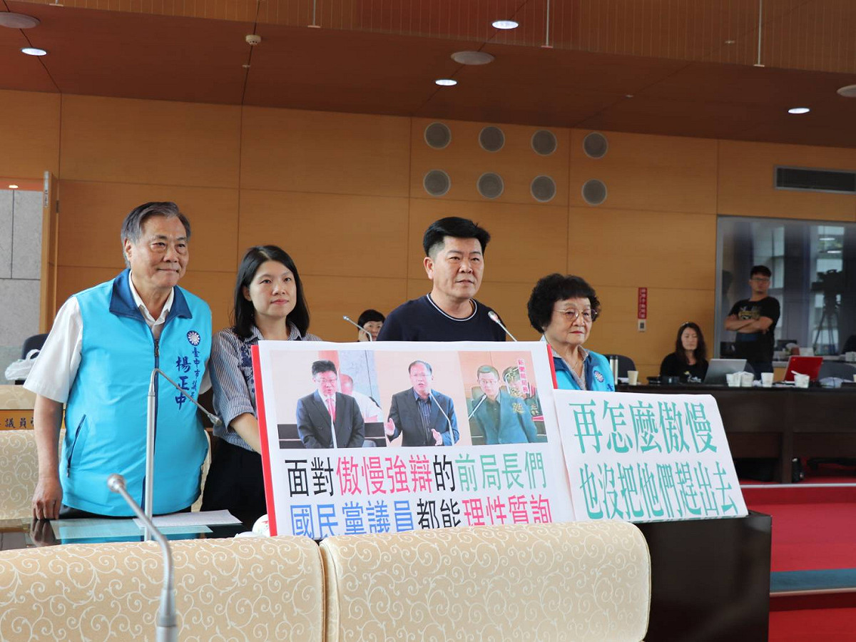 藍營議員下午質詢時說以前龍團隊再傲慢也沒被趕出場。 圖 : 國民黨團/提供