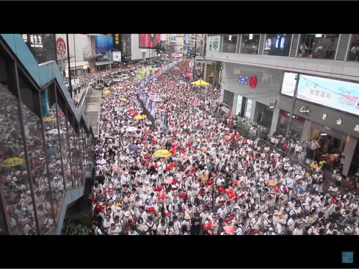 香港行政長官林鄭月娥15日下午宣布，港府決定暫緩修訂逃犯條例，原因則是台灣已表明不會接受在現有修例情況下，移交涉嫌在台殺人的陳同佳，因此修例迫切性已不存在。法務部晚間發布新聞稿嚴正駁斥，強調這是意圖模糊該條例違反人權疑慮的焦點，妄扯台灣個案爭議，是推諉、卸責之舉。 圖：翻攝自Youtube