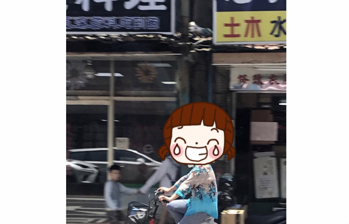 曬無極限！街頭目擊「台版臉基尼」，眾人笑讚：好主意。 圖／網友提供