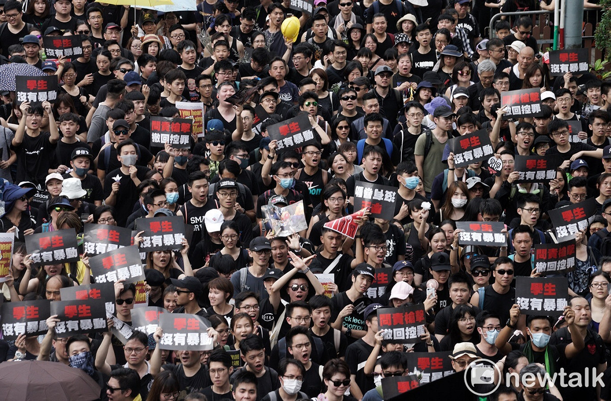 自反送中以來，市民總要被警方以暴力相待，從催淚彈到布袋彈、橡膠子彈。 圖：張良一 / 攝（資料照片）