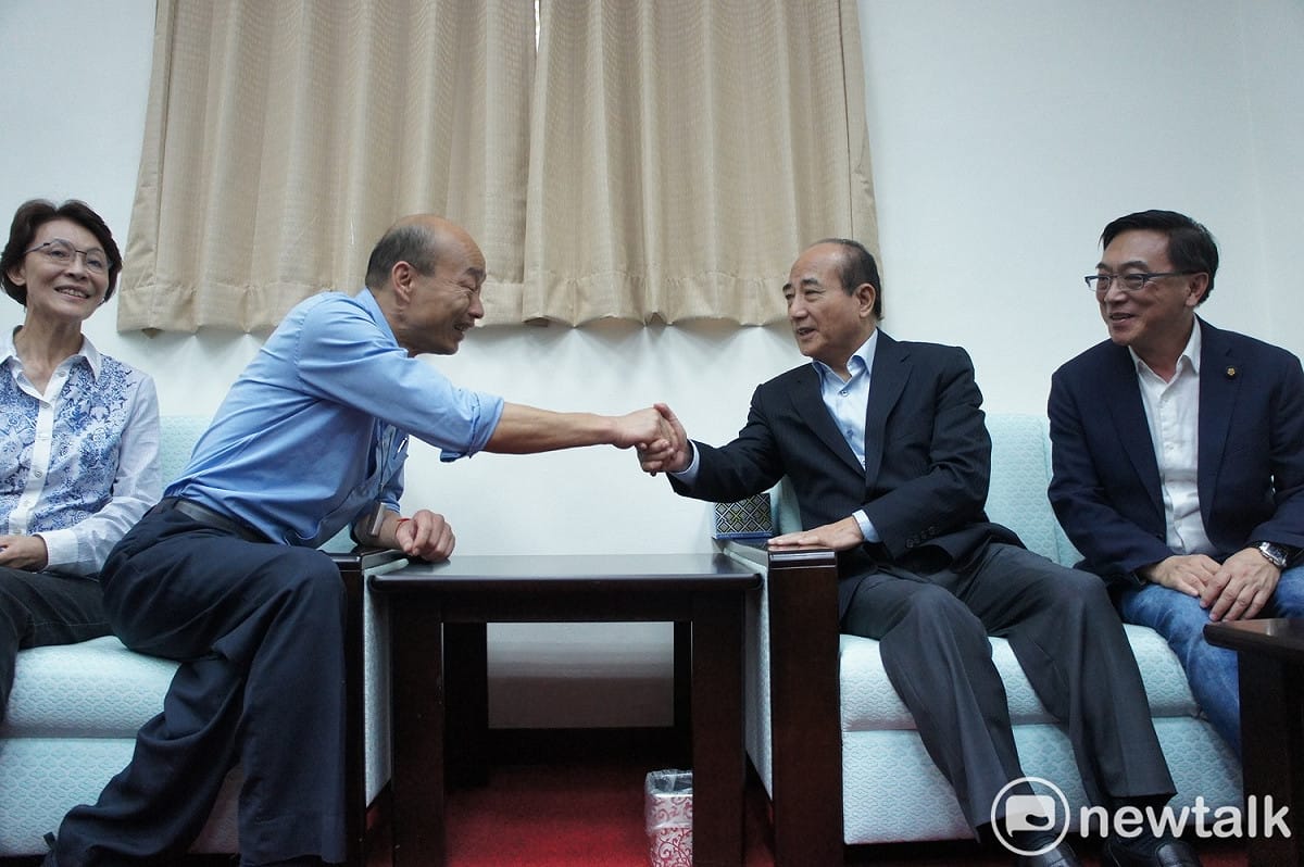 高雄市長韓國瑜臨時拜會前立法院長王金平。 圖：黃建豪/攝