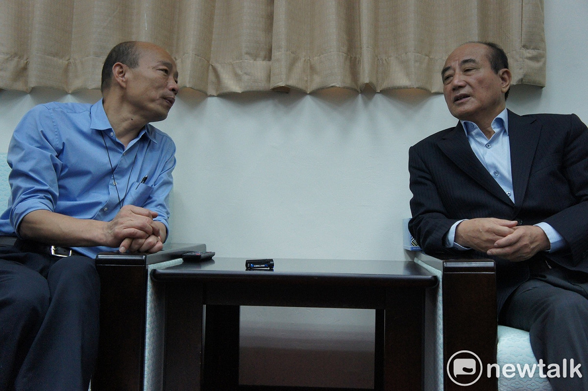 高雄市長韓國瑜臨時拜會前立法院長王金平。 圖：黃建豪/攝
