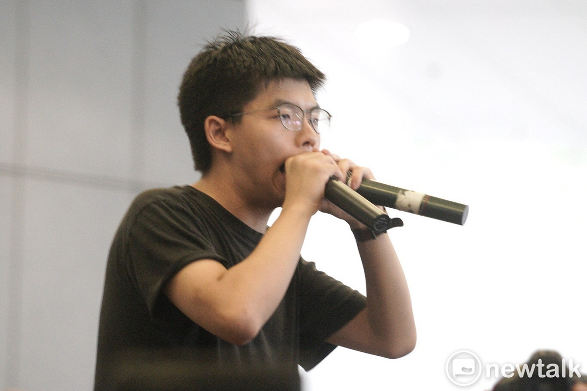 黃之鋒呼籲示威者轉到特首辦示威。 圖：張良一／攝