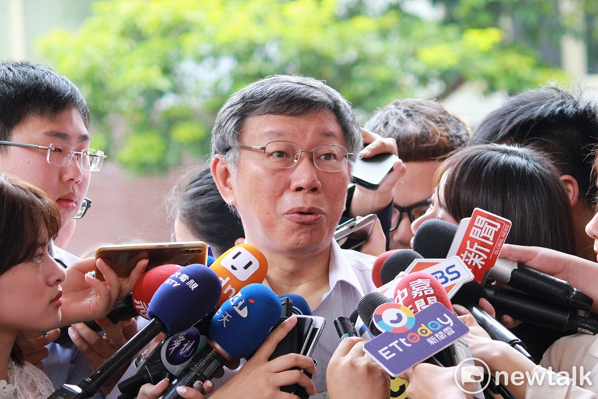 對於總統蔡英文喊話民選市長應更嚴肅面對民主政治，台北市長柯文哲酸，人家說柯文哲什麼都亂講話，只有談到兩岸關係的時候照稿唸，從來不失言，「所以人家說選擇性的亞斯伯格症，啊話都你們在說」。 圖：新頭殼資料照
