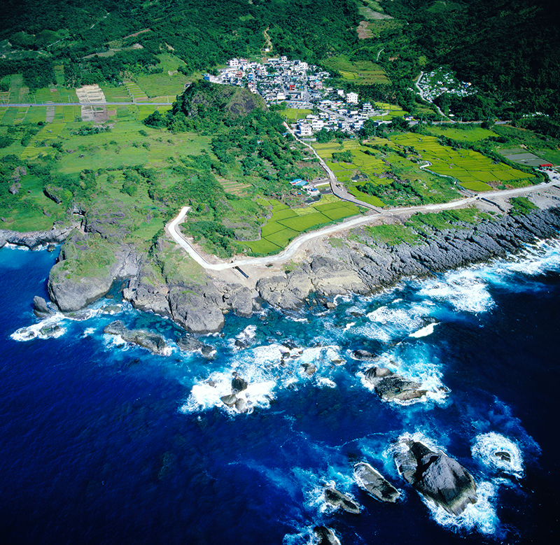 石梯坪是東海岸熱門景點之一，搭配當地交通可以在一日內玩完主要遊憩區。 圖：交通部觀光局官網／提供
