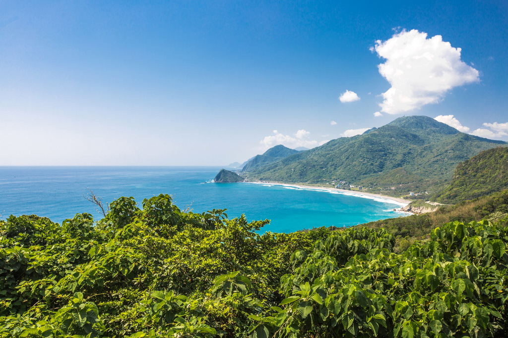 芭崎瞭望台可遠眺美麗的磯崎海灣。 圖：東部海岸國家風景區官網／提供