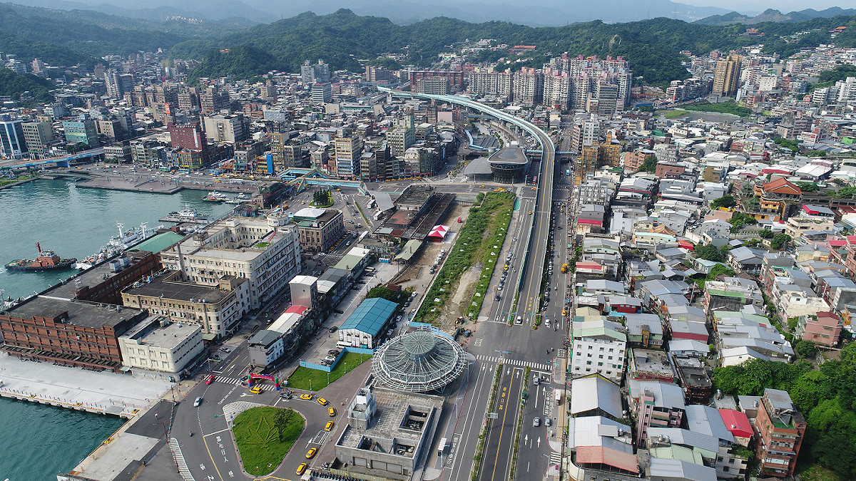 施工基地空拍圖，未來城際轉運站將成基隆連結內外交通的樞紐。 圖：基隆市政府／提供