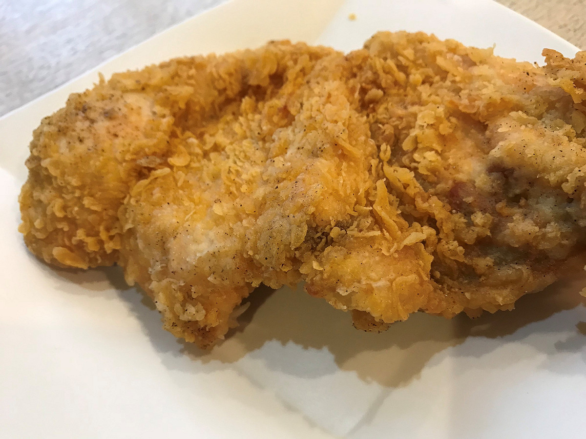 傳聞指出炸雞排的防油紙袋恐致癌，食藥署證實無異常。 圖：取自台北市食材登錄平台