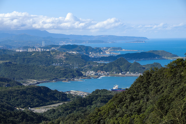 今天各地大致為穩定炎熱的天氣，高溫約在33至36度。 圖：謝佳真/攝