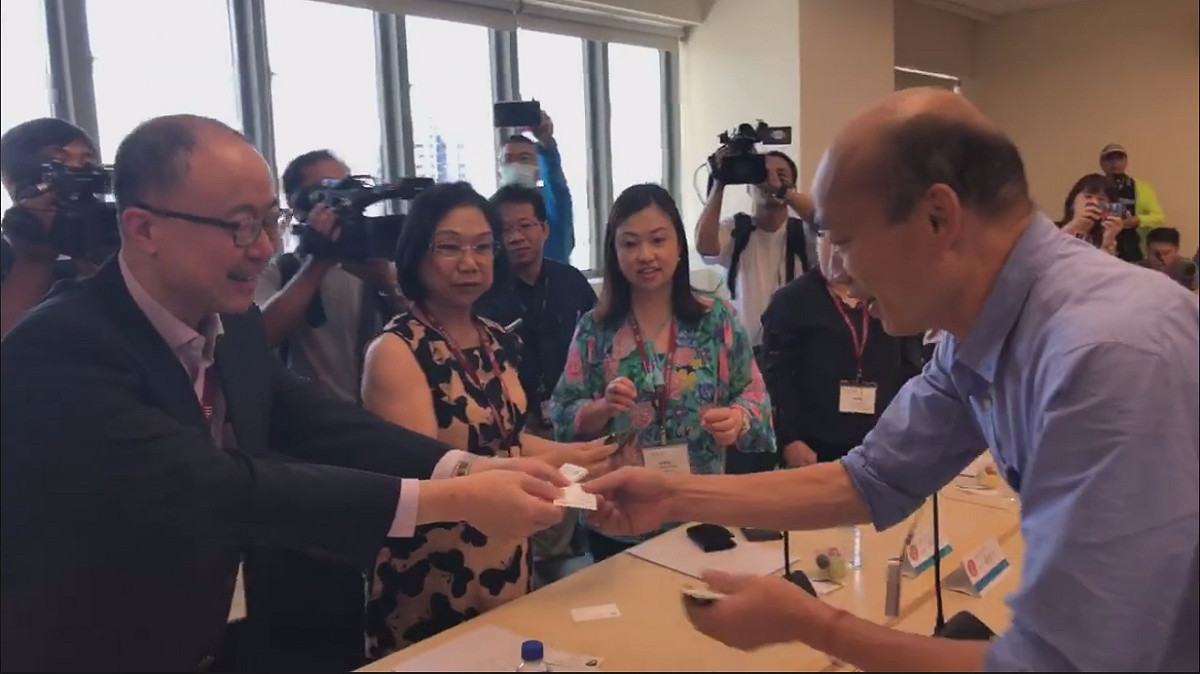 韓國瑜會見香港總商會成員「拚經濟」，說「希望多多支持與投資高雄」。 圖：翻攝韓國瑜臉書
