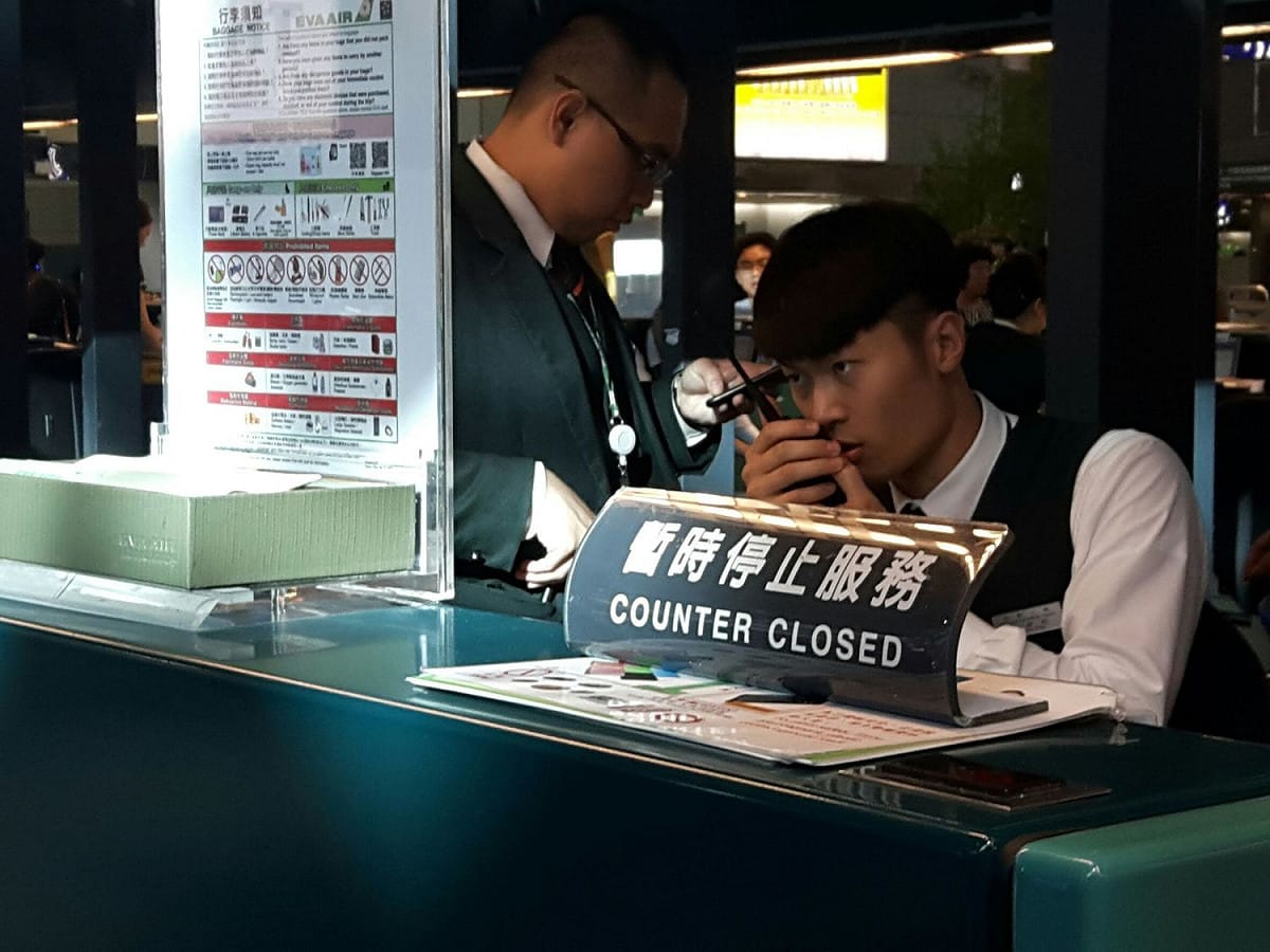 若報名旅遊團的旅客因罷工而無法成行或想延後，可與旅行社商談退費。 圖：林昀真／攝
