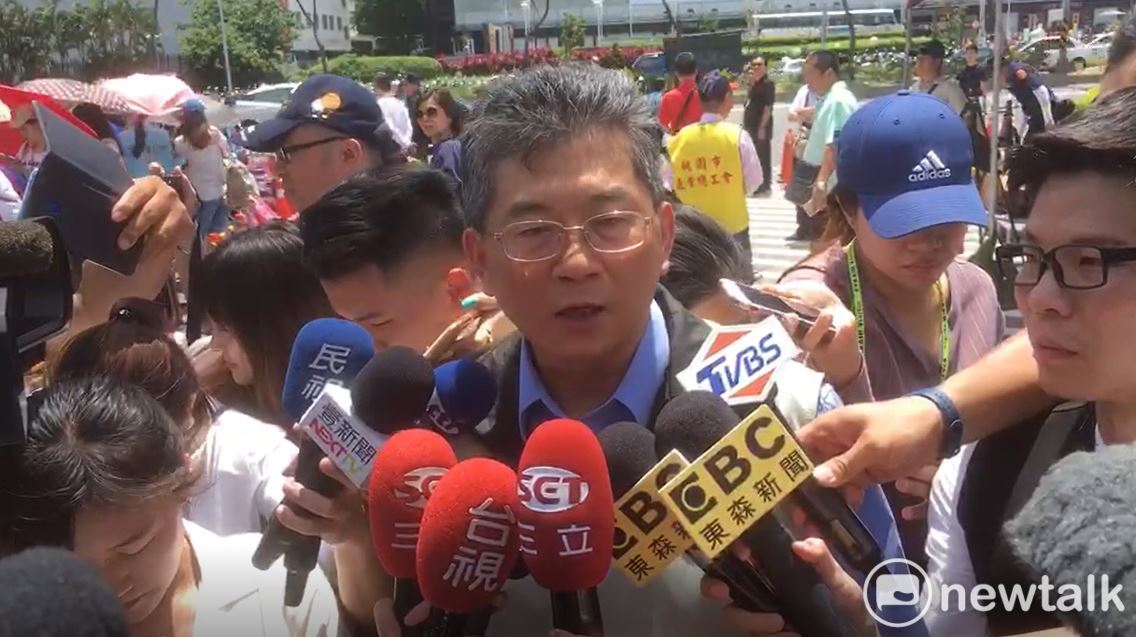 勞動部次長劉士豪希望長榮勞資雙方重回談判桌，找出共同解決方案。 圖：林昀真／攝