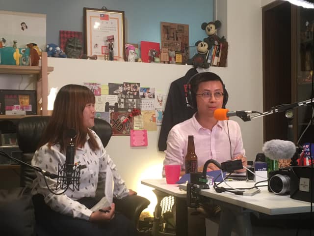 時代力量雲林縣議員廖郁賢，昨晚參與台北市議員「呱吉」邱威傑的Youtube頻道直播，暢談雲林縣議會軼事。 圖：擷自廖郁賢-時代力量雲林縣議員臉書
