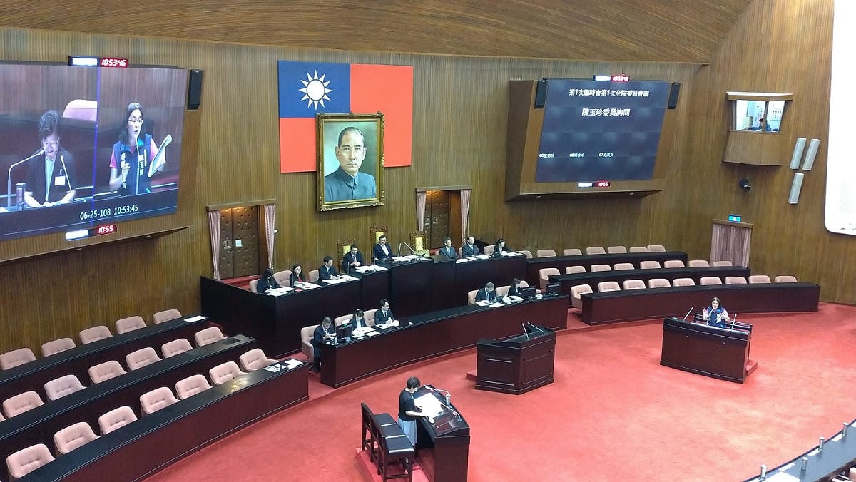 無黨籍立委陳玉珍詢問大法官被提名人楊惠欽。 圖：陳佩君／攝