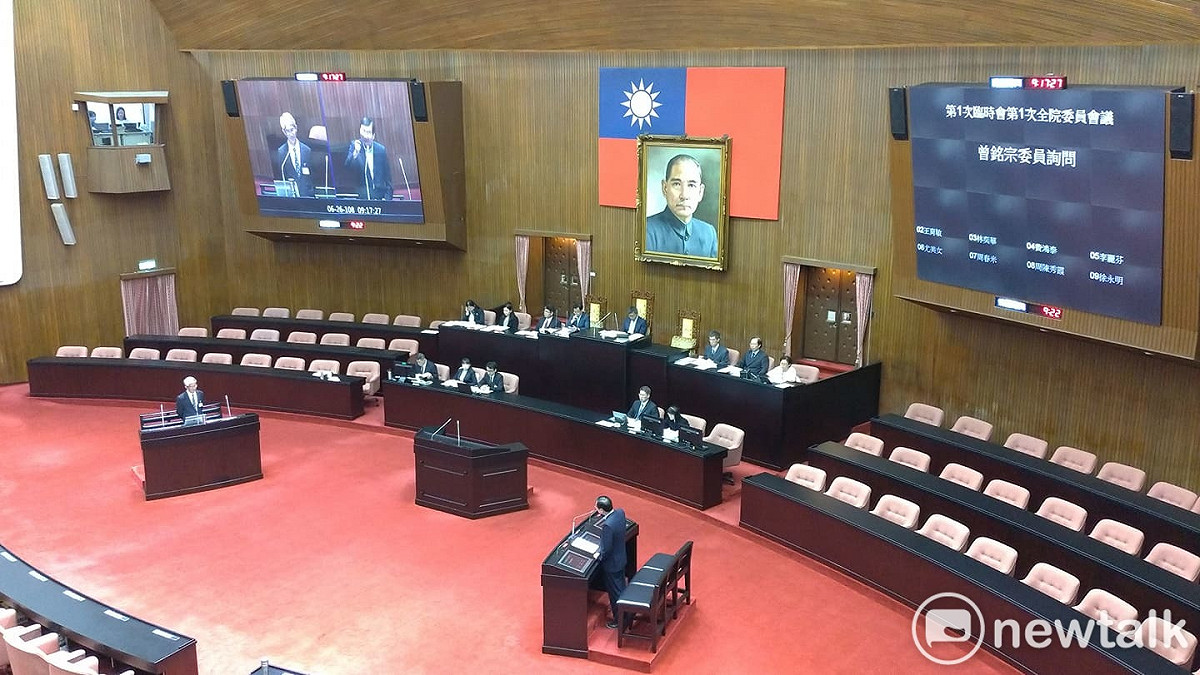 立法院臨時會全院委員會昨天、今天對司法院大法官被提名人行使同意權案審查。 圖:陳佩君/攝