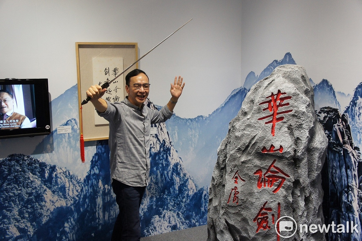 前新北市長朱立倫參觀金庸特展。 圖：黃建豪/攝