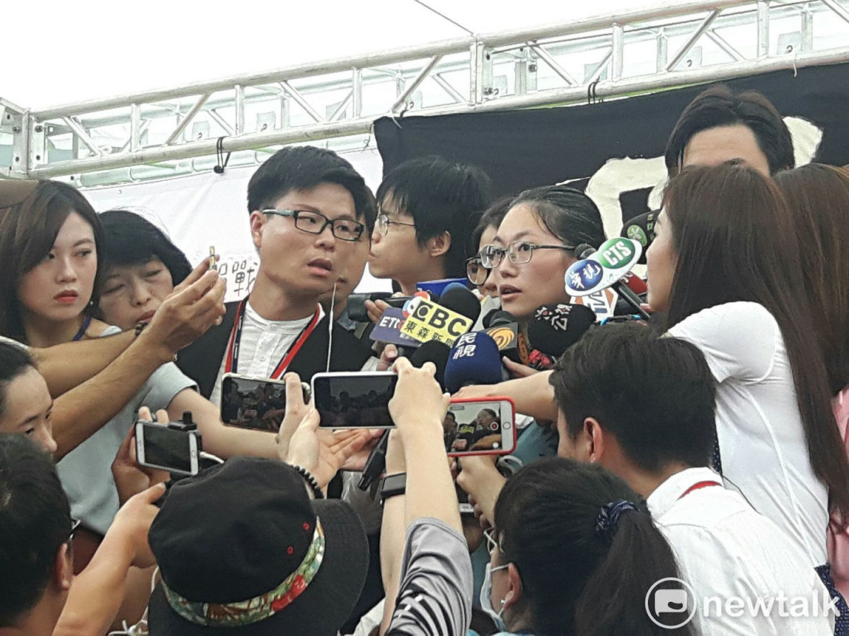 空服員工會表示，原提出罷工八大訴求中的關鍵議題，日支費及禁搭便車條款，工會同意調整保持討論空間。 圖：林昀真/攝