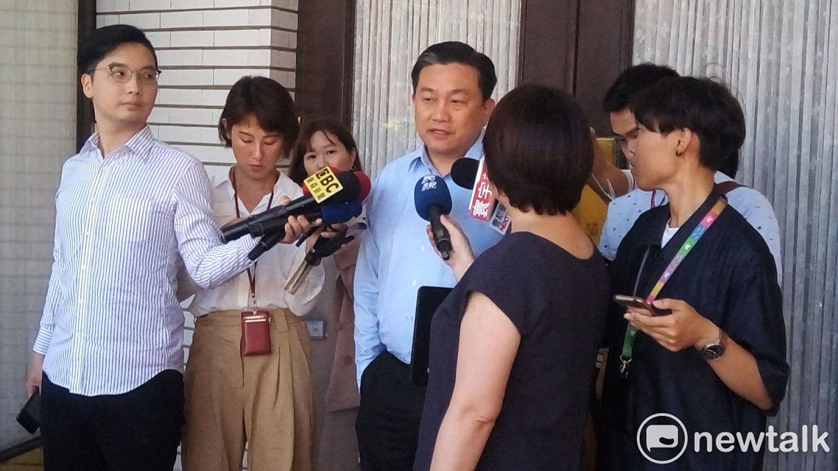 韓國瑜初選大勝，王定宇舉「換柱」鼓勵郭台銘，向他喊話：「你還有機會的。」 圖：黃建豪/攝(資料照片)