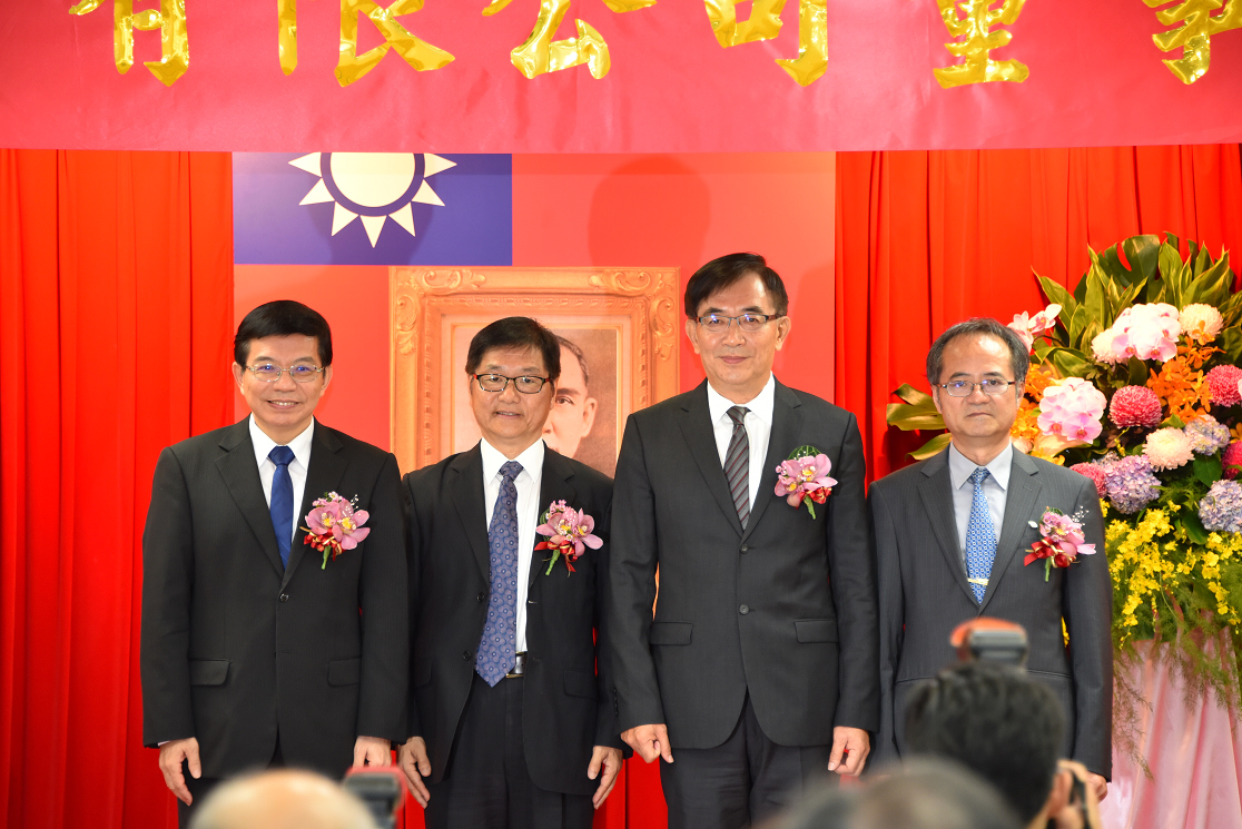 王國材今早出席中華郵政公司新任董事長就任典禮。 圖：交通部／提供