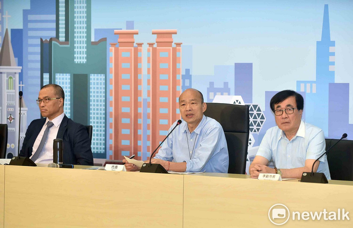 韓國瑜（中）表示如果中央覺得中國有滲透選舉疑慮，該偵辦就偵辦。 圖：孫家銘／攝