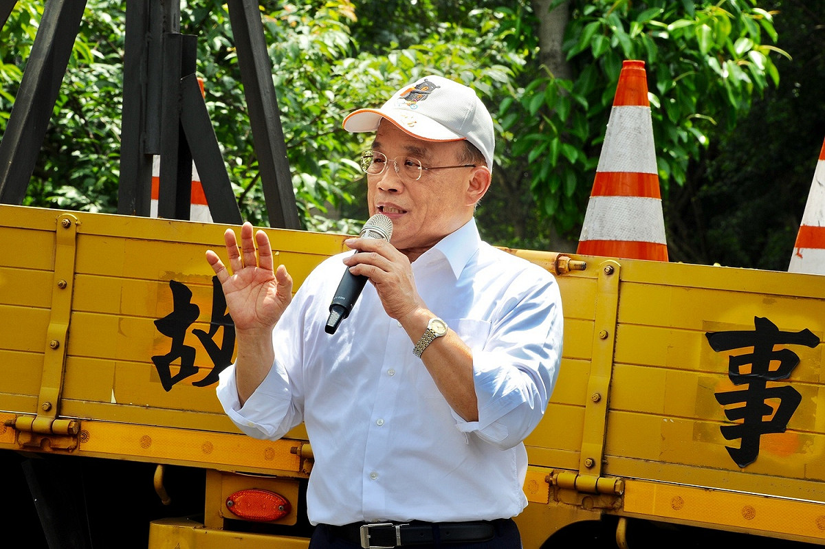 行政院長蘇貞昌今（28）天到國道公路警察局視察國道公路警察局員警執勤安全及緩撞設備防護措施。 圖：行政院提供（資料照片）