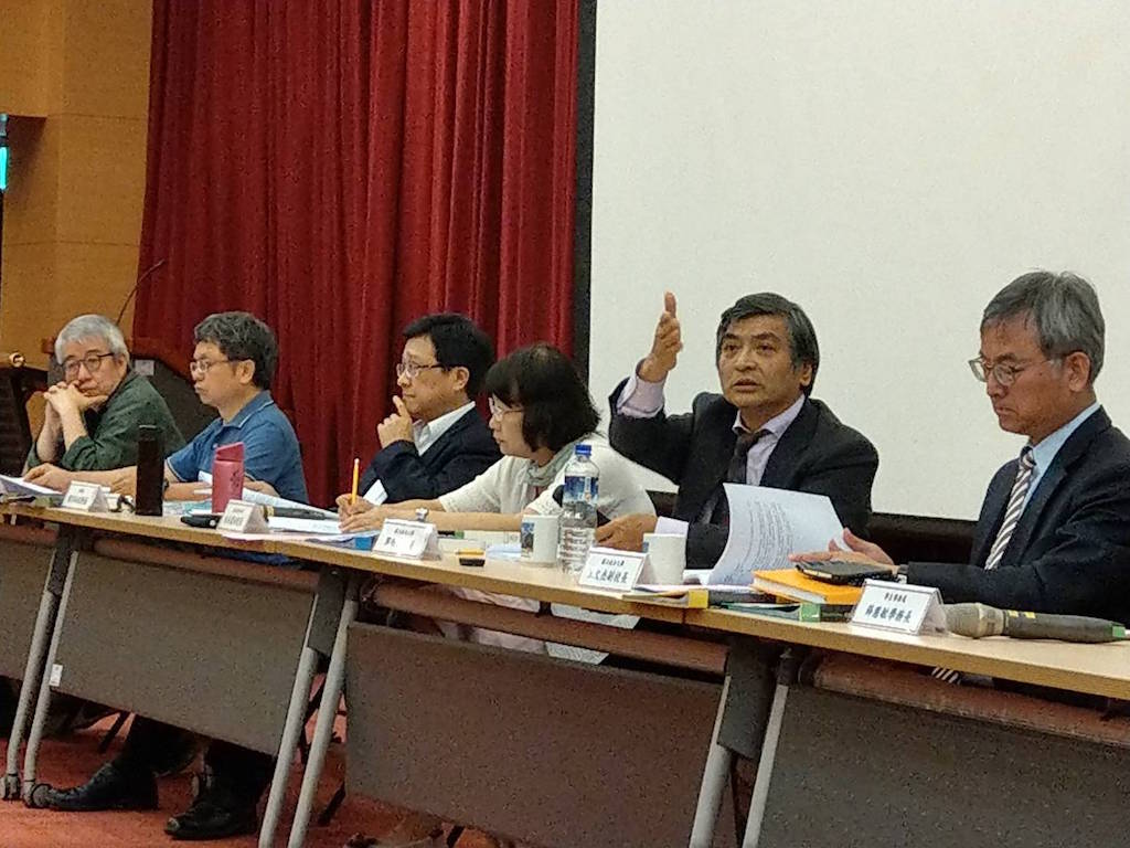 政大校長郭明政（右二）主持校務會議。 圖：國立政治大學/提供