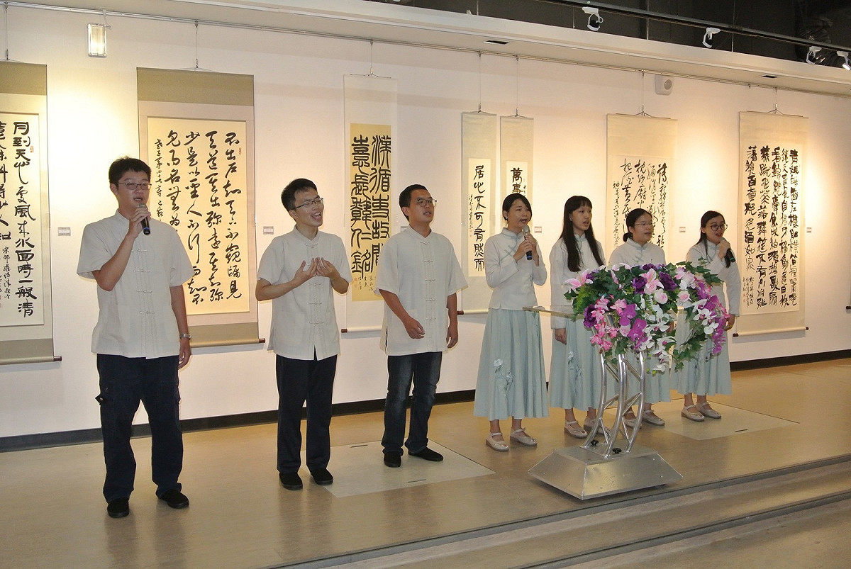 興大中文系學生詩歌吟唱。 唐復年/攝