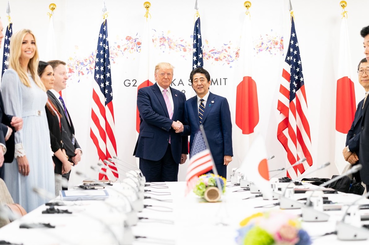出席日本大阪二十國集團（G20）峰會的川普於飛往首爾前發推文表示，「如果北韓的金委員長見到這則推文，我希望在邊界/DMZ與他會晤，只是握個手和說聲哈囉（？）！」 圖/Ivanka Trump推特