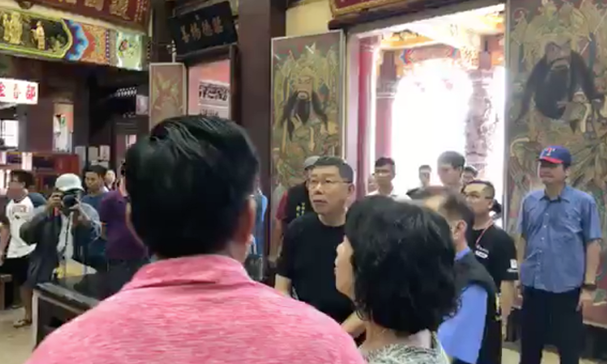 今（30）日台北市長柯文哲至屏東土地公廟車城福安宮參拜。 圖：翻攝自車城福安宮開基福德正神祖廟臉書粉絲頁