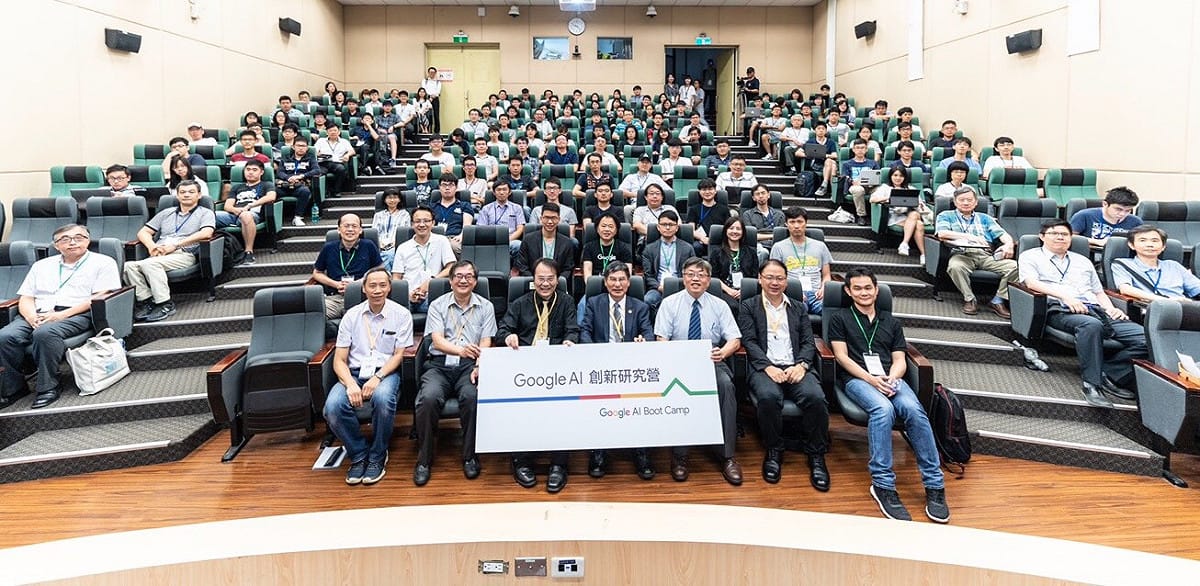 第二屆「AI創新研究營」邀請了科技部陳良基部長、Google Taiwan簡立峰董事總經理、台灣大學陳銘憲副校長及臺大人工智慧研究中心陳信希主任揭開序幕。 圖：科技部／提供
