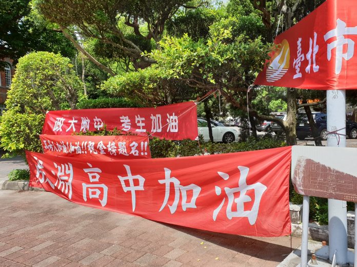 108學年度指考第二日，數學重視邏輯理解，國文難易適中，白話文偏多。 圖／記者許家禎攝