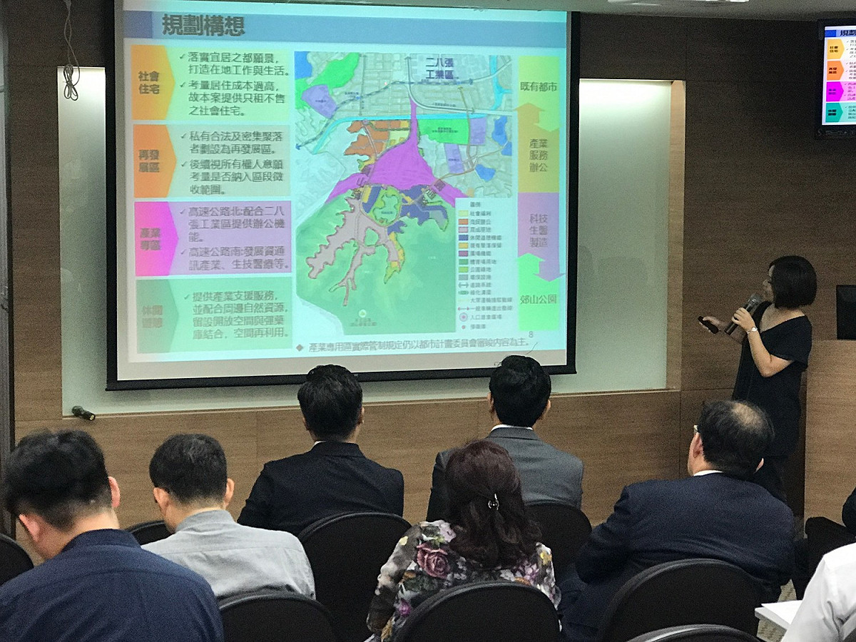產官學界今天齊聚雙和醫院，討論灰磘地區發展為生醫園區。 圖：張志豪提供