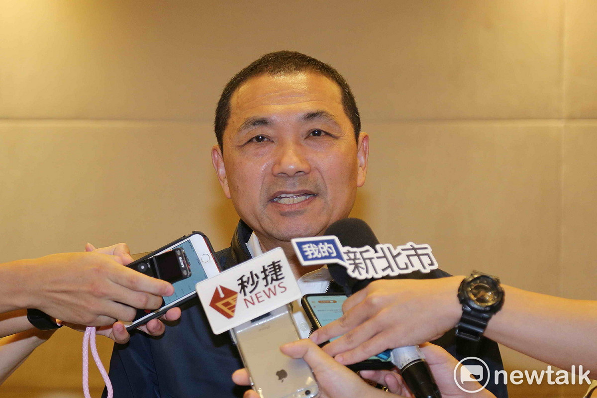 侯友宜上午接受媒體聯訪，表示自己不是當網紅的咖，強調當市長就做好市長角色應盡的份內事情。 圖：王峻昌/攝