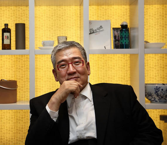 大塊文化董事長郝明義今日( 21 日)透過 Facebook 發文，呼籲新店民眾重視羅福助家族在新店大香山偷墾、濫墾的行為，希望新店民眾不要因羅明才願意批評民進黨而無條件地向其提供支持。 圖：翻攝自郝明義臉書(資料照)
