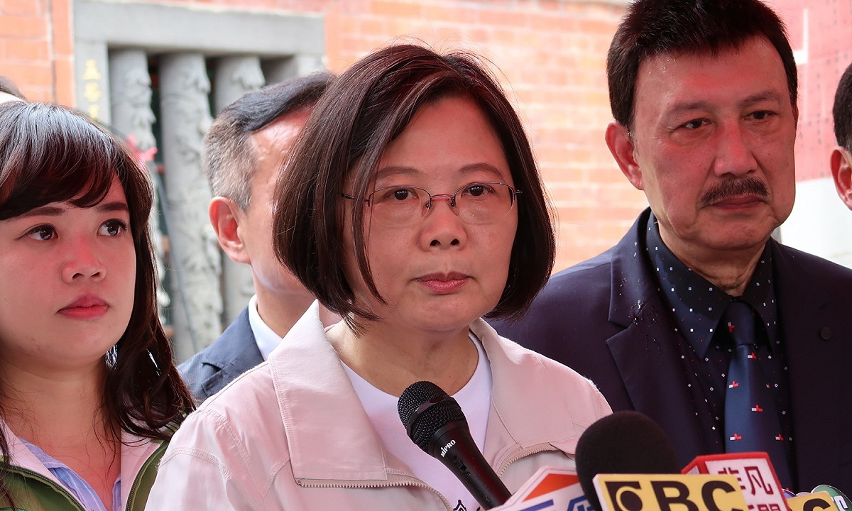 總統蔡英文表示，兩岸事務是中央的職權，涉及公權力的部分，必須受到中央授權，中央唯一授權的單位就是海基會。 圖：林朝億/攝