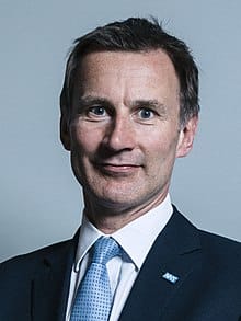 正在參與保守黨魁選舉的英國外相韓特（Jeremy Hunt）不肯對香港問題鬆口，與中國的衝突升溫。 圖 : 翻攝自維基百科